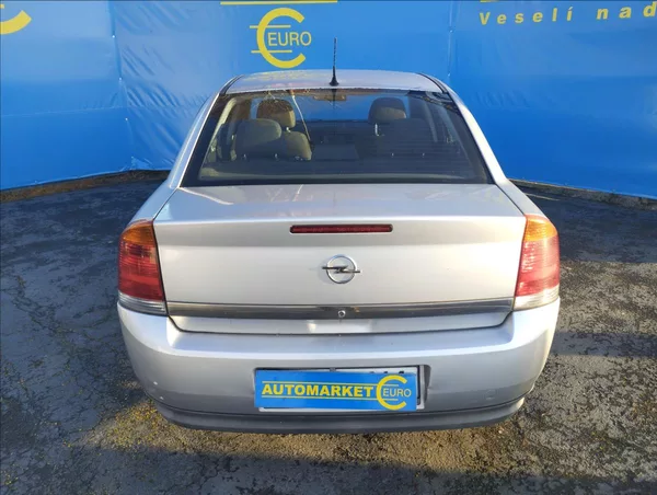 Opel Vectra 1,8 i 90KW - foto 4