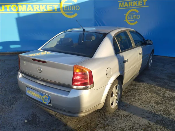 Opel Vectra 1,8 i 90KW - foto 6
