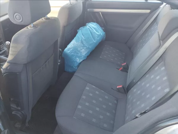 Opel Vectra 1,8 i 90KW - foto 9
