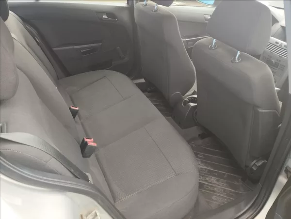 Opel Astra 1,4 66KW - foto 9