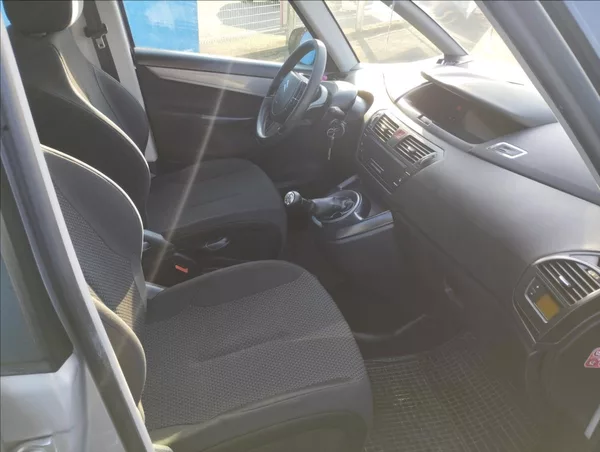Citroën C4 Picasso 1,6 HDi - foto 8