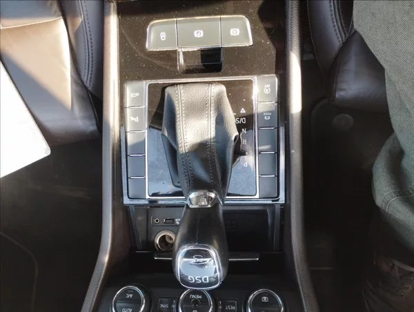 Škoda Superb 2,0 TDi 110KW LAURIN/KLEMENT - foto 14