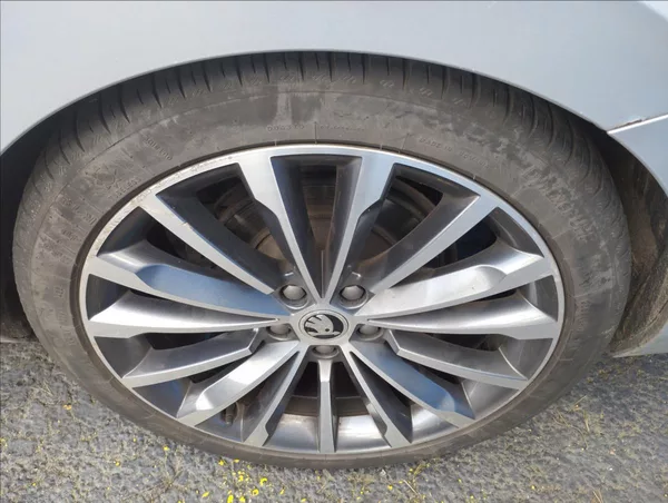 Škoda Superb 2,0 TDi 110KW LAURIN/KLEMENT - foto 18