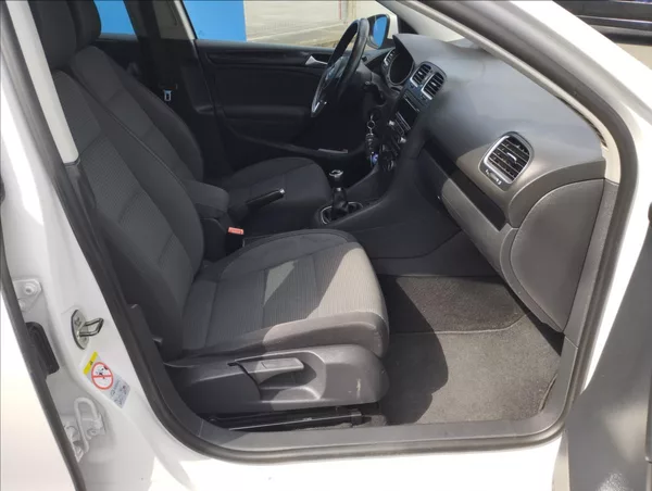 Volkswagen Golf 1,2 - foto 8