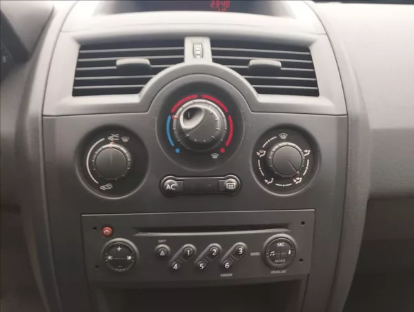 Renault Mégane 1,6 82KW - foto 14