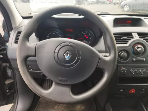 Renault Mégane 1,6 82KW - foto 16