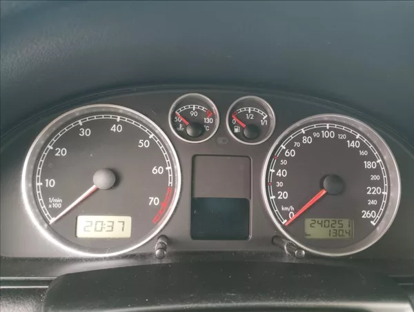 Volkswagen Passat 2,0 85KW - foto 16