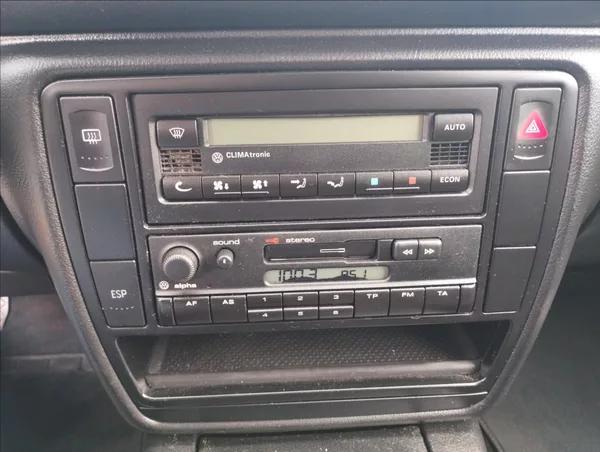 Volkswagen Passat 2,0 85KW - foto 17