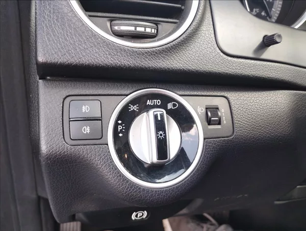 Mercedes-Benz Třídy C 2.2 CDi 150KW 2,1 - foto 20