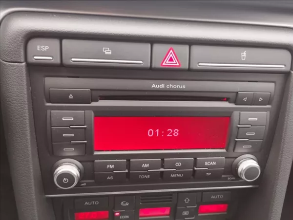 Audi A4 1,6 1.6 MPi 75KW - foto 14