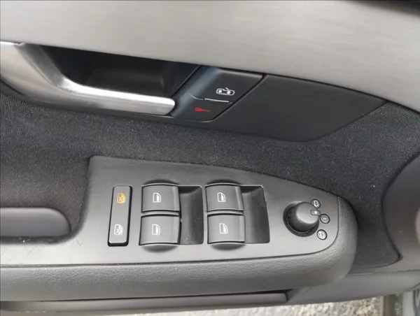 Audi A4 1,6 1.6 MPi 75KW - foto 16