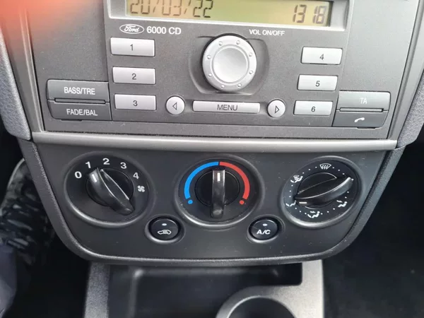 Ford Fiesta 1,4 59KW CROSS - foto 13