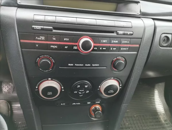 Mazda 3 1,6 D 66KW - foto 13
