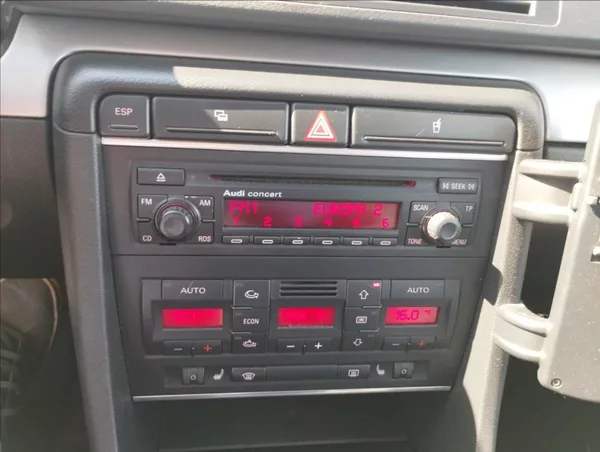 Audi A4 3,0 TDI quattro Avant - foto 12