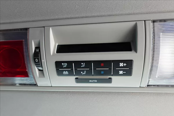 Volkswagen Caravelle 2,0 TDi L2H1 8MÍST KLIMA - foto 22