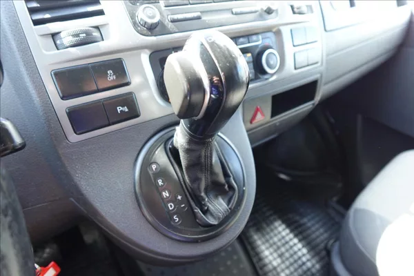 Volkswagen Caravelle 2,0 TDi L2H1 8MÍST KLIMA - foto 37