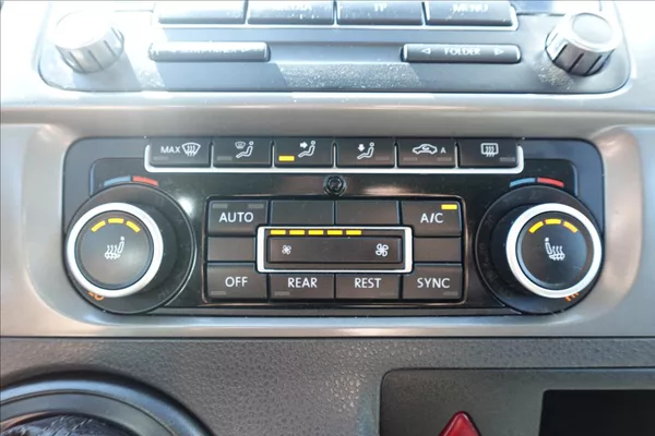 Volkswagen Caravelle 2,0 TDi L2H1 8MÍST KLIMA - foto 35