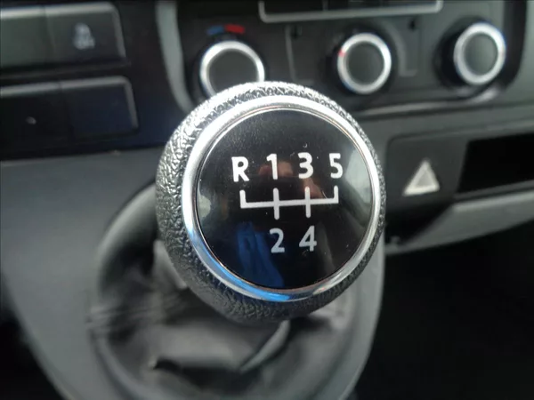 Volkswagen Transporter 2,0 TDI L1H1 KLIMA SERVISKA - foto 25