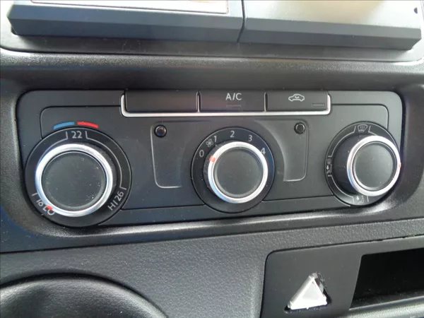 Volkswagen Transporter 2,0 TDI L1H1 KLIMA SERVISKA - foto 26