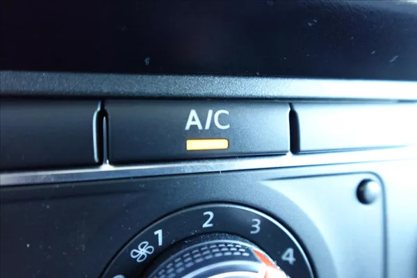 Volkswagen Transporter 2,0 TDI L2H1 KLIMA SERVISKA - foto 31