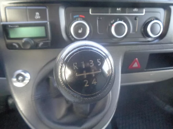 Volkswagen Transporter 2,0 TDI L2H1 KLIMA SERVISKA - foto 26