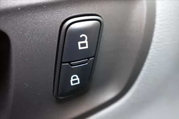Ford Transit 2,2 TDCi L2H2 9MÍST BUS KLIMA - foto 18