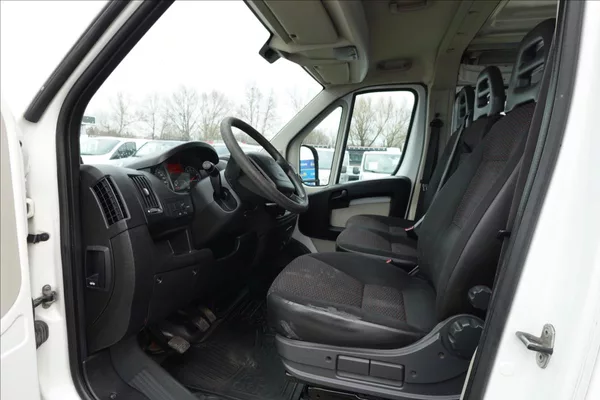 Peugeot Boxer 2,2 HDi L1H1 6MÍST KLIMA - foto 24