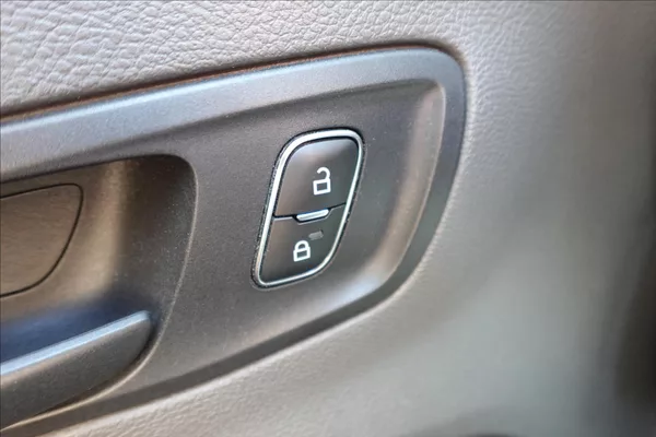 Ford Transit 2,0 TDCi SKŘÍŇ KLIMA - foto 17