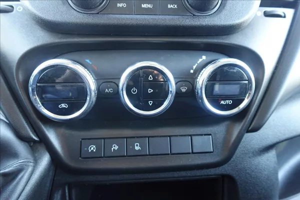 Iveco Daily 2,3 HPT L2H2 KLIMATRONIC - foto 29