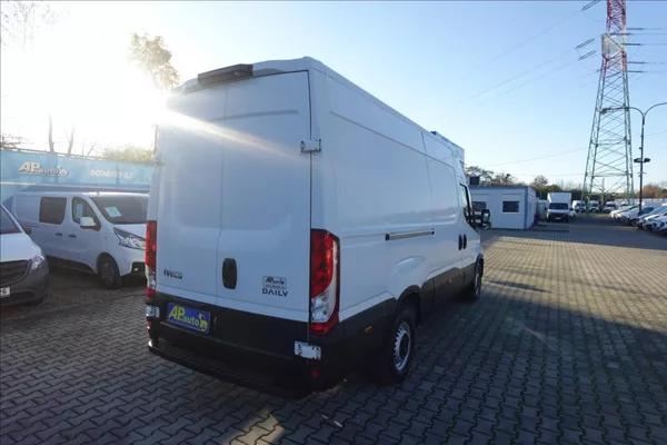 Iveco Daily 2,3 HPT L2H2 KLIMATRONIC - foto 9