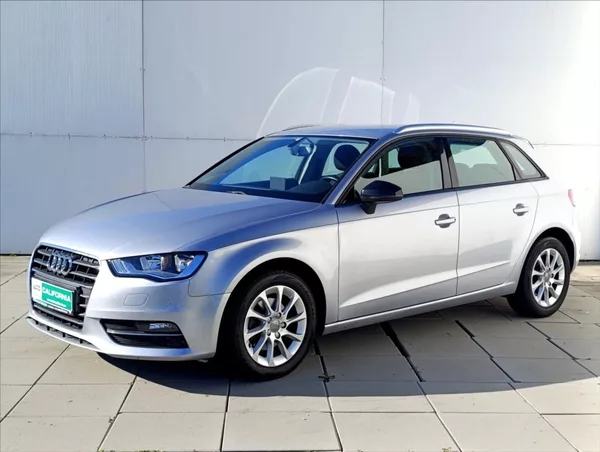 Audi A3 1,6 TDi Aut.klima,Navigace