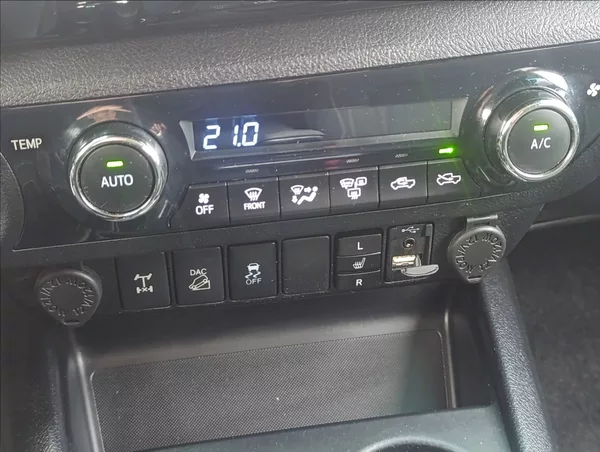 Toyota Hilux 2,4 D-4D Kamera Tažné 1maj. ČR - foto 19