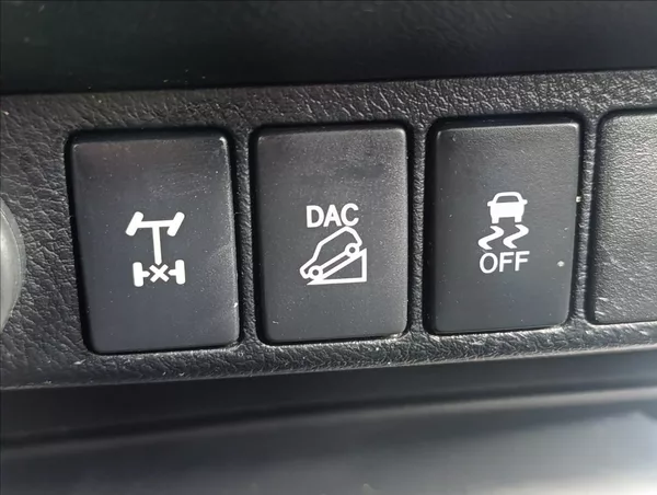 Toyota Hilux 2,4 D-4D Kamera Tažné 1maj. ČR - foto 25