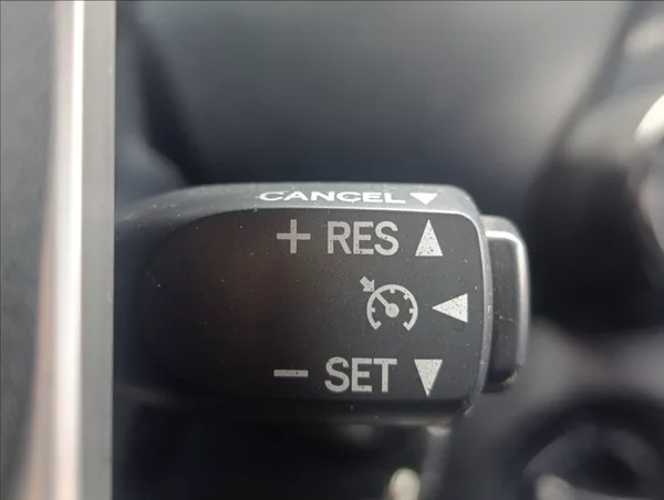Toyota Hilux 2,4 D-4D Kamera Tažné 1maj. ČR - foto 26