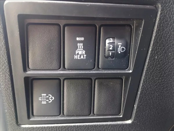 Toyota Hilux 2,4 D-4D Kamera Tažné 1maj. ČR - foto 27