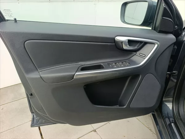 Volvo XC60 2,4 D4 Automat.4x4,Navi,Kůže, - foto 12