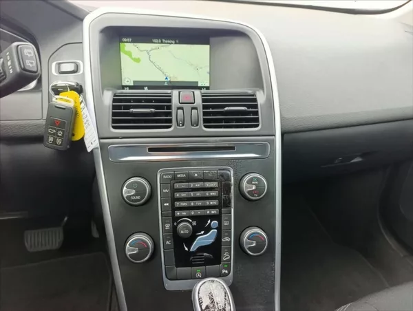 Volvo XC60 2,4 D4 Automat.4x4,Navi,Kůže, - foto 17