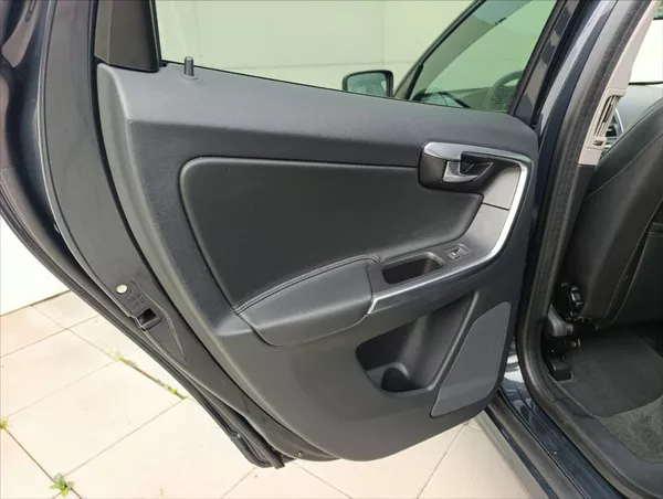 Volvo XC60 2,4 D4 Automat.4x4,Navi,Kůže, - foto 19