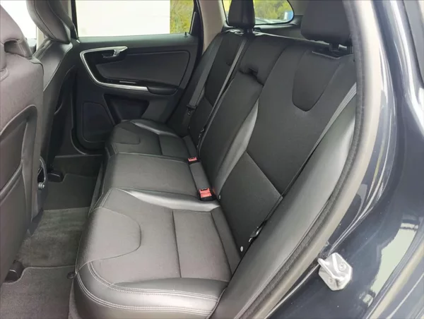 Volvo XC60 2,4 D4 Automat.4x4,Navi,Kůže, - foto 21
