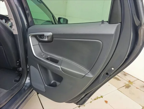 Volvo XC60 2,4 D4 Automat.4x4,Navi,Kůže, - foto 22