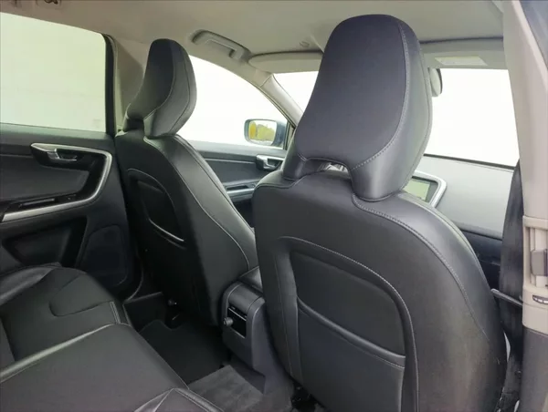 Volvo XC60 2,4 D4 Automat.4x4,Navi,Kůže, - foto 23