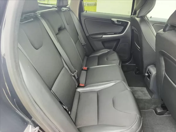 Volvo XC60 2,4 D4 Automat.4x4,Navi,Kůže, - foto 24