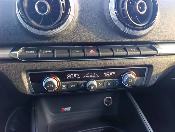 Audi A3 2,0 TDi S-Line Navi,Bi-xenon - foto 18