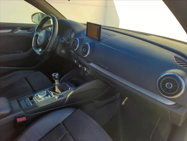 Audi A3 2,0 TDi S-Line Navi,Bi-xenon - foto 25