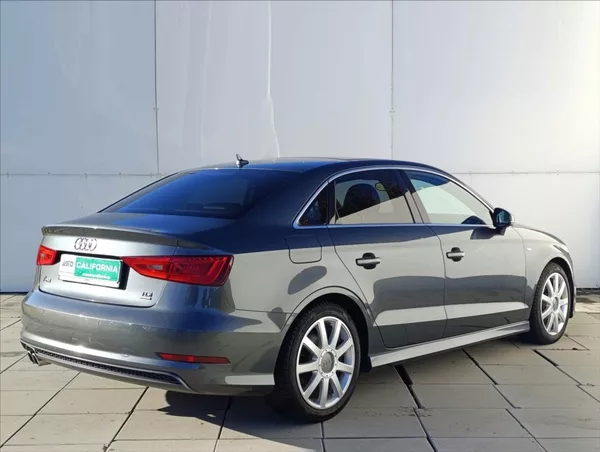 Audi A3 2,0 TDi S-Line Navi,Bi-xenon - foto 6