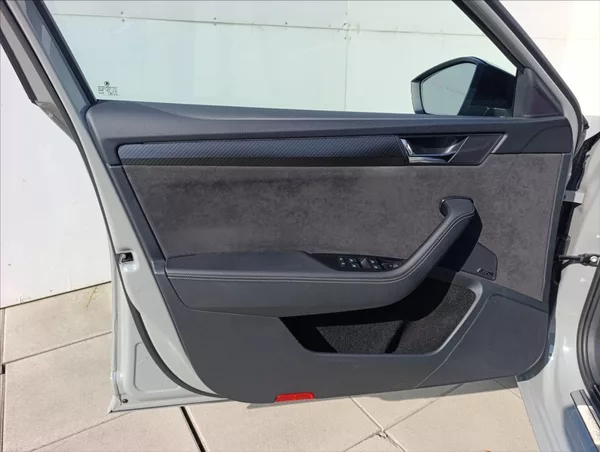 Škoda Superb 2,0 TDi DSG 4x4 Tažné 1maj.,ČR - foto 12