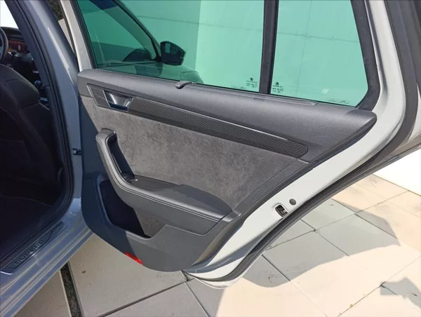 Škoda Superb 2,0 TDi DSG 4x4 Tažné 1maj.,ČR - foto 22