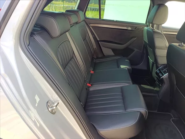 Škoda Superb 2,0 TDi DSG 4x4 Tažné 1maj.,ČR - foto 24