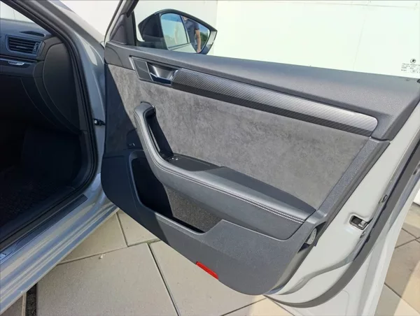 Škoda Superb 2,0 TDi DSG 4x4 Tažné 1maj.,ČR - foto 25
