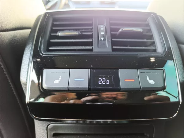 Škoda Superb 2,0 TDi DSG 4x4 Tažné 1maj.,ČR - foto 36